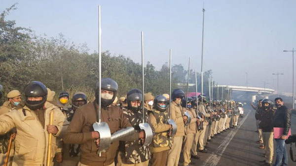 Delhi Police prepared with anti-sword squad in case of violence during farmers protest Delhi Police prepared with anti-sword squad in case of violence during farmers protest