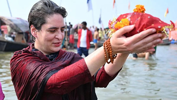 Mauni Amavasya 2021: Priyanka Gandhi takes holy dip at Tiruveni Sangam in Prayagraj Mauni Amavasya 2021: Priyanka Gandhi takes holy dip at Tiruveni Sangam in Prayagraj