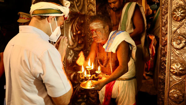 Rahul Gandhi visits Triunelveli Nellaiappar Temple Rahul Gandhi visits Triunelveli Nellaiappar Temple