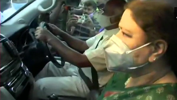 அதிமுக உறுப்பினர்