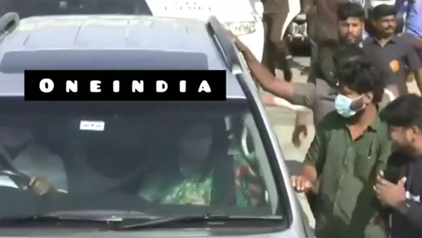 இளைஞருடன் செல்பி