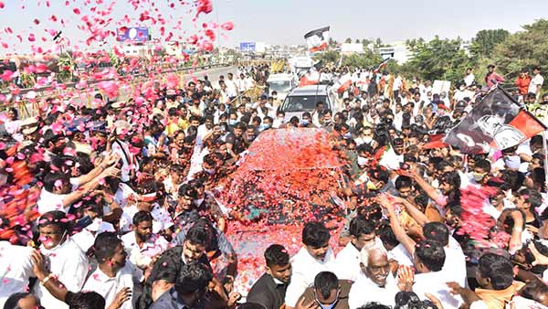 சசிகலாவிற்கு வரவேற்பு