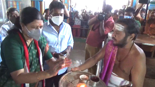 கார் தடுத்து நிறுத்தம்