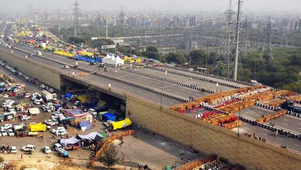 Farm stir: Singhu border blockage shifts highway through fields, adds to villagers woes Farm stir: Singhu border blockage shifts highway through fields, adds to villagers woes