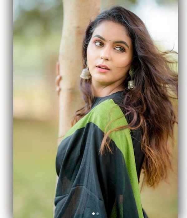 யாரடி நீ மோகினி