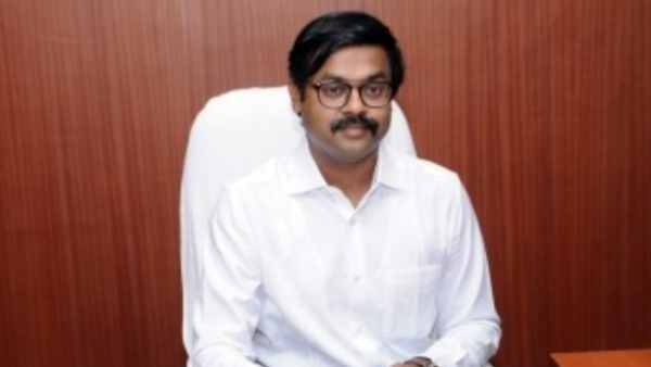 Tirupur District Collector Vijayakarthikeyan helps vijay fan on twitter Tirupur District Collector Vijayakarthikeyan helps vijay fan on twitter