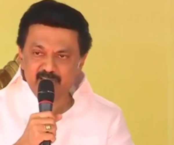 கை கொடுத்த மக்கள்