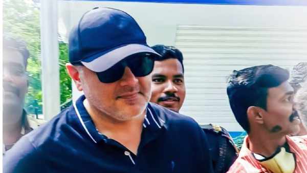 அஜித் புறப்பட்டார்