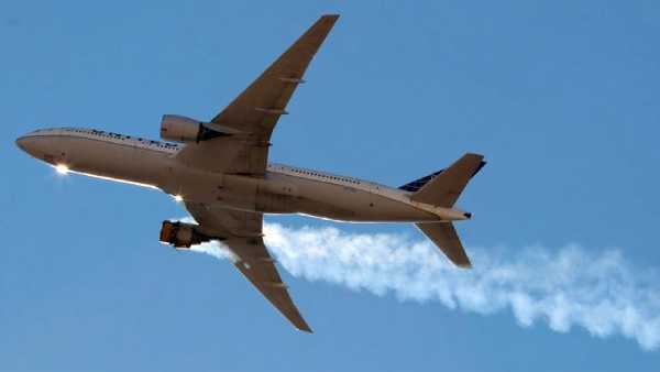 a United Airlines Boeing 777 airplane experienced a right engine failure a United Airlines Boeing 777 airplane experienced a right engine failure