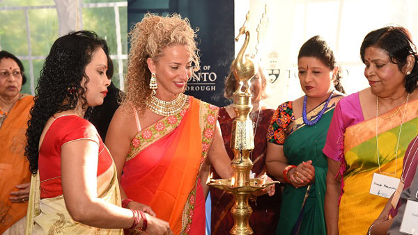 அதிகரிக்கும் தமிழ் இருக்கைகள்