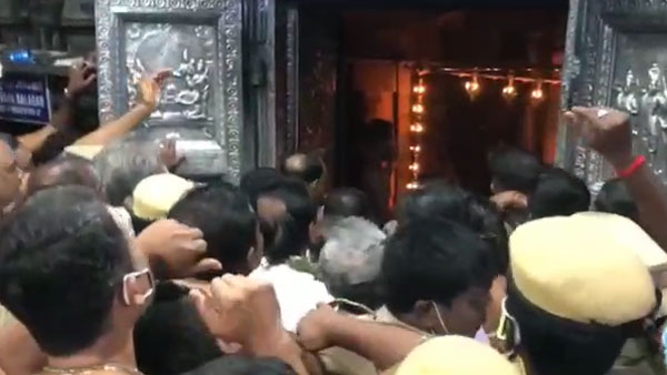 தங்கக் காசு மாலை