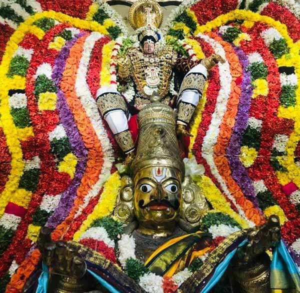 தங்க கருட வாகனம்