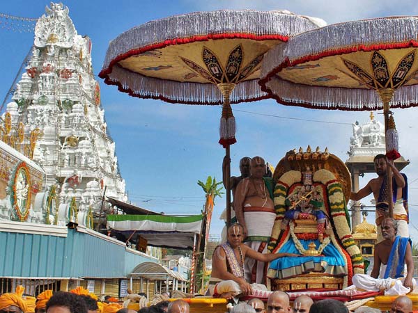 சூரியனை வணங்குவோம்