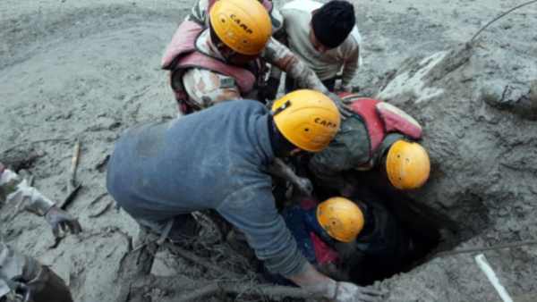 உத்தரகண்ட் வெள்ளம்.. ஒரு வாரமாக தொடரும் மீட்பு பணி.. 50 உடல்கள் கண்டெடுப்பு.. மீட்பு பணிகள் தீவிரம்