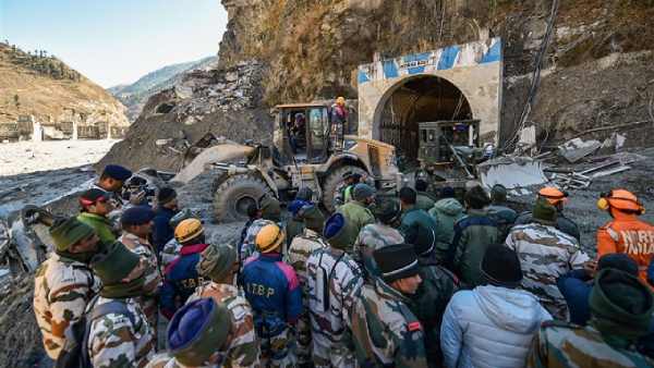 உத்தரகண்ட் பெரு வெள்ளம்: 26 உடல்கள் மீட்பு... சுழற்சி முறையில் இரவு, பகலாக மீட்பு பணி தீவிரம்!