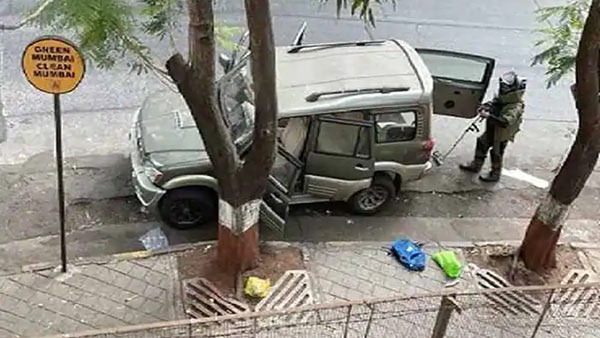 Mysterious death of car owner with explosives near Mukesh Ambanis house Mysterious death of car owner with explosives near Mukesh Ambanis house