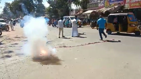 DMDK cadres bust crackers after breaks AIADMK tie DMDK cadres bust crackers after breaks AIADMK tie