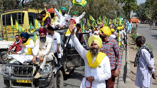 Farmers protest: We will break the barricade and enter Delhi soon says Rakesh Tikait Farmers protest: We will break the barricade and enter Delhi soon says Rakesh Tikait