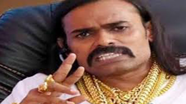 கழுத்தில் போட்டுள்ள நகைகள்