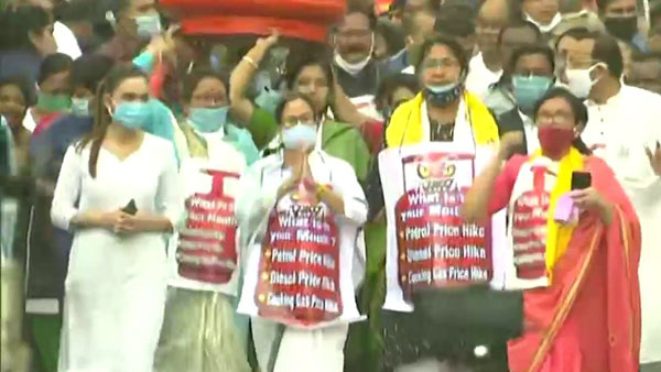 டெல்லியில்தான் மாற்றம் தேவை