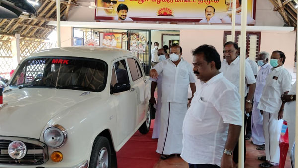 Mrk Panneerselvam who went in the ambassador car to file nomination Mrk Panneerselvam who went in the ambassador car to file nomination