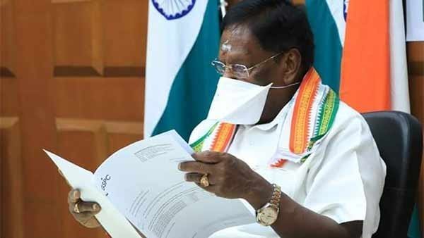நாராயணசாமி தடுப்பூசி போட்டார்