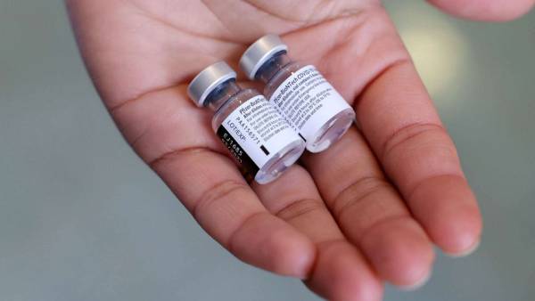 Nurse tests positive for covid over a month after getting both vaccine doses Nurse tests positive for covid over a month after getting both vaccine doses