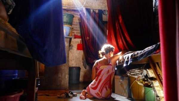 நடுத்தர வயது பாலியல் தொழிலாளர்கள்