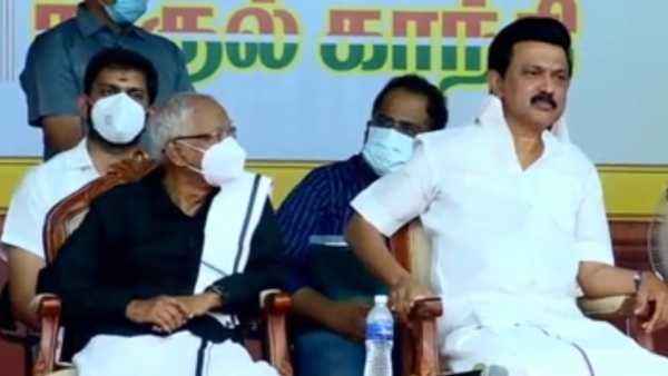 முக கவசம் அணிந்த அதிமுக