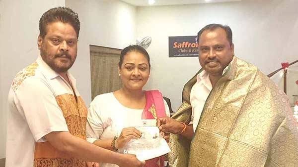 குஷ்பு ரொம்ப சீனியர்