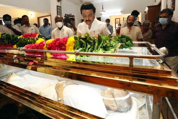 Dinamalar Ex-Editor R.Krishnamoorty passes away Dinamalar Ex-Editor R.Krishnamoorty passes away