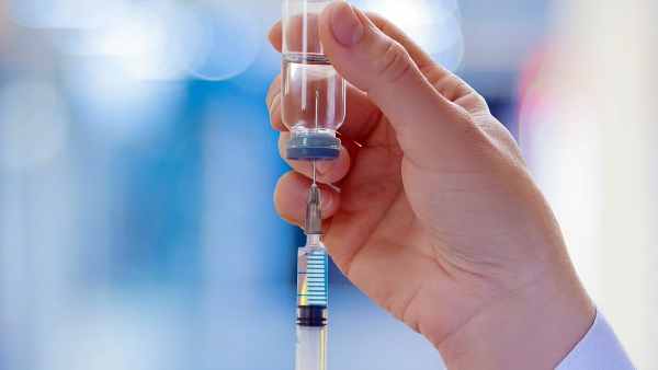 முதியோருக்கு முதலில் தடுப்பூசி