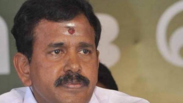 அமைச்சர்கள் மோதல்