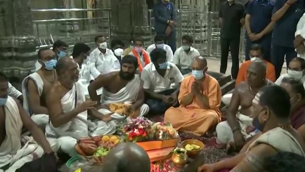 Uttar Pradesh CM Yogi Adityanath offers prayers at Sri Arulmigu Ramanathaswamy Temple Uttar Pradesh CM Yogi Adityanath offers prayers at Sri Arulmigu Ramanathaswamy Temple
