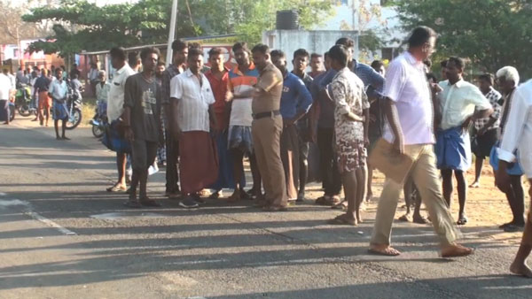 கீழே விழுந்தனர்