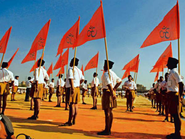 போலீசார் கேட்டுக்கொண்டனர்
