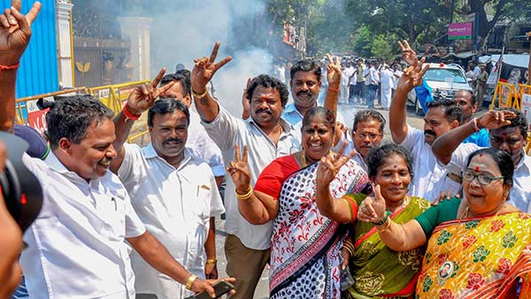 அரசியல் கட்சிகளுக்கு தடை