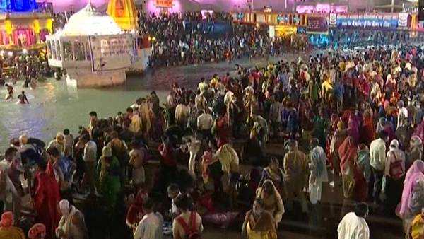 வாரணாசியில் பெரும் கூட்டம்