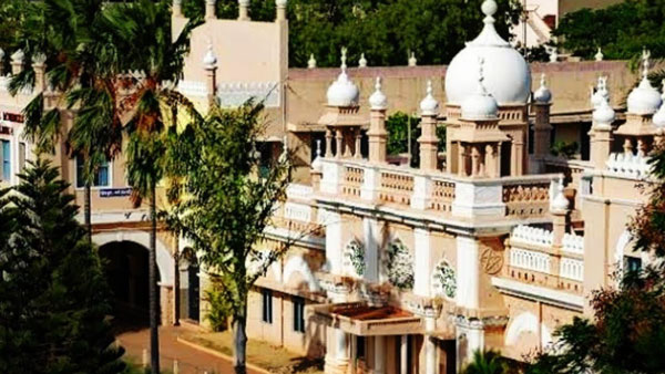 Trichy Jamal Mohamed College alumni help to send the body of the person deceased in Dubai to his hometown Trichy Jamal Mohamed College alumni help to send the body of the person deceased in Dubai to his hometown