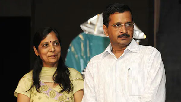 Kejriwals wife Sunita tests Coronavirus positive Kejriwals wife Sunita tests Coronavirus positive