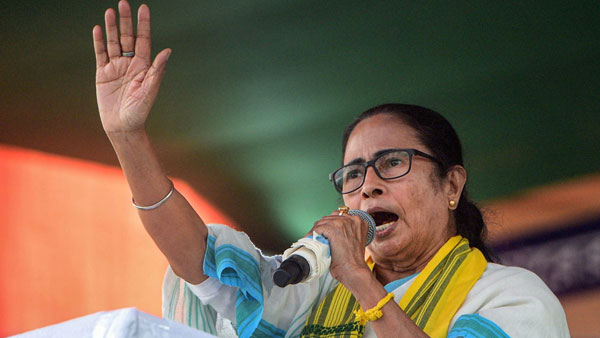 WB Assembly election 2021: EC Sends Notice to Mamata Banerjee for Asking Muslims to Vote En bloc for TMC WB Assembly election 2021: EC Sends Notice to Mamata Banerjee for Asking Muslims to Vote En bloc for TMC