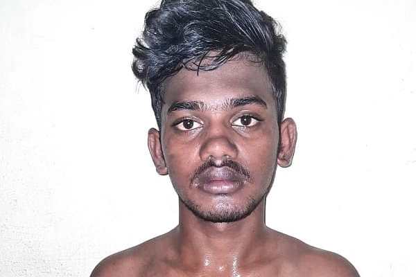 காதலிச்சோம்