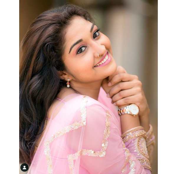 வில்லியாகவும் கலக்கல்