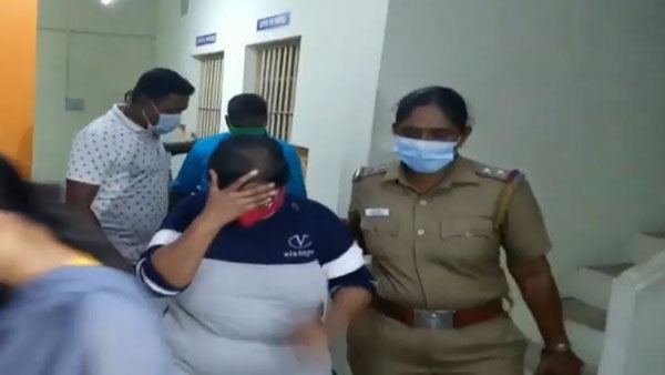 பள்ளியில் சேர்க்கவில்லை