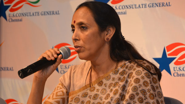 Poongothai aladi aruna says, I provide free transportation for people who to vaccination centers Poongothai aladi aruna says, I provide free transportation for people who to vaccination centers