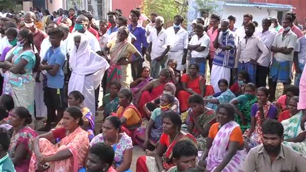 உறவினர்கள் மறியல்