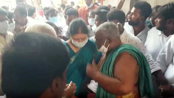 காமாட்சி அம்மனை தரிசித்தார்