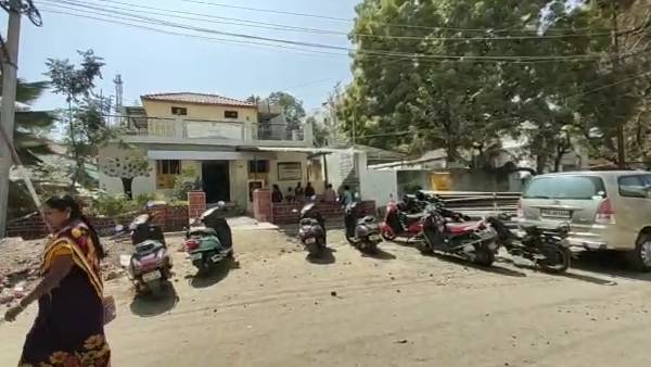 உறவுக்காரருடன் பேச்சு