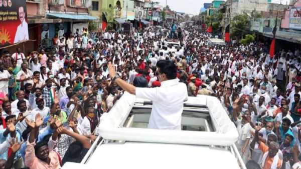 ஆட்சியைக் கவிழ்த்திருக்கிறார்கள்