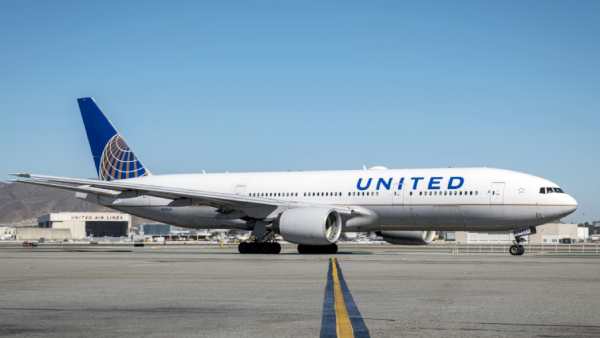 United Airlines Crew Refuses To RT-PCR Corona Test At Delhi Airport and Returns To New York United Airlines Crew Refuses To RT-PCR Corona Test At Delhi Airport and Returns To New York